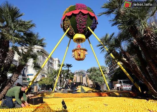 Sắc vàng phủ kín thành phố ngày lễ hội chanh ở Pháp ảnh 5