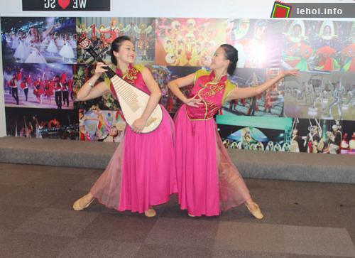 Tưng bừng trong lễ hội Chingay 2015 tại Singapore ảnh 5