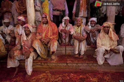 Ấn tượng lễ hội Lathmar Holi tịa Ấn Độ. ảnh 6