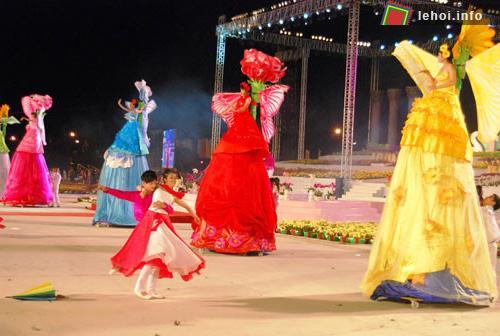 Biểu diễn nghệ thuật tại Festival hoa Đà Lạt lần IV
