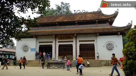 Đền Đông Cuông, xã Đông Cuông, huyện Văn Yên, tỉnh Yên Bái.