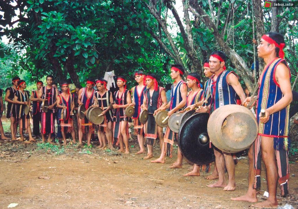 Di sản văn hóa cồng chiêng Tây Nguyên