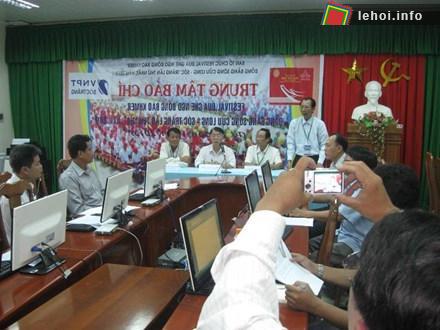 Quang cảnh buổi họp báo