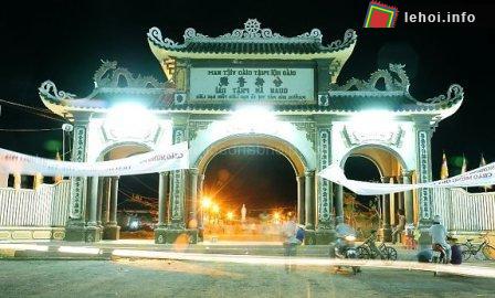 Cổng vào khu Quan âm Nam Hải tại Bạc Liêu