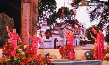 Màn múa trống tại lễ khai mạc
