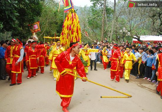 Lễ rước giò hoa tre.