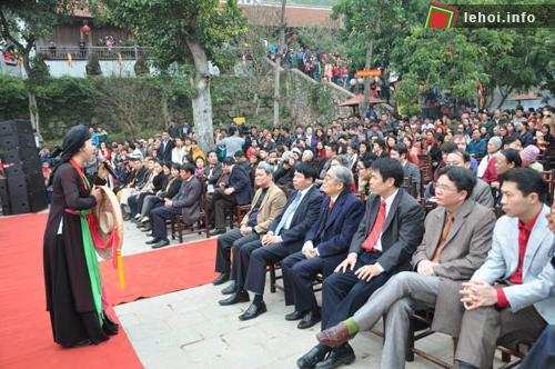 Biểu diễn hát quan họ trong ngày hội
