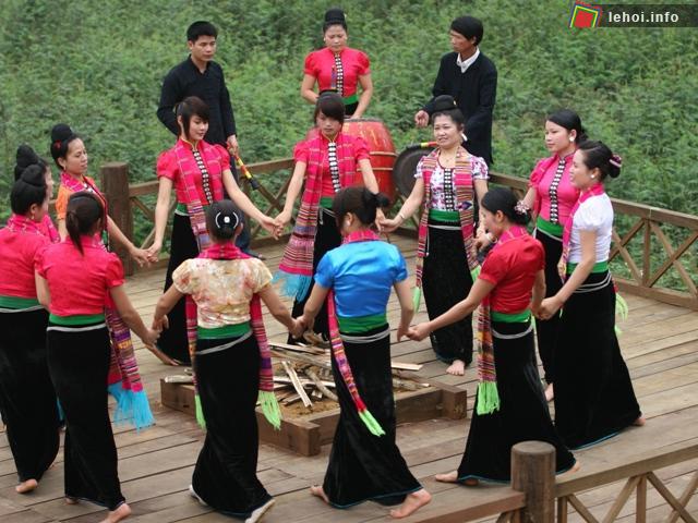 chương trình “Ngày hội Văn hóa, Thể thao và Du lịch các dân tộc vùng Đông Bắc lần thứ VIII” sẽ được tổ chức với chủ đề:“Đông Bắc - Miền đất thiêng liêng tươi đẹp”.