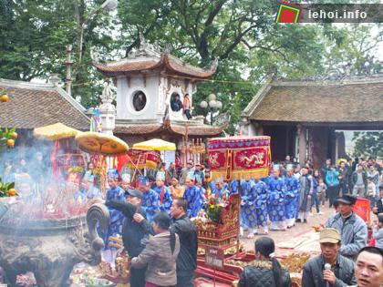Tưng bừng lễ rước kiệu Thánh Lễ hội Đền Và 2012