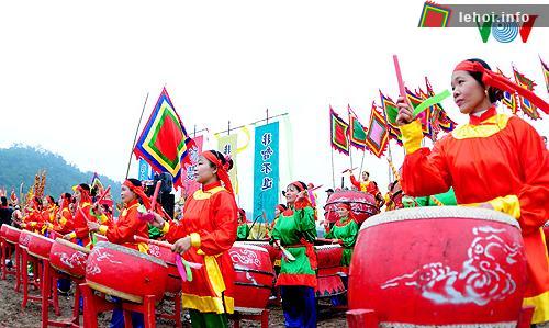 Màn đánh trống khai hội cày Tịch Điền