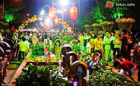 Một góc đường hoa xuân Nhâm Thìn