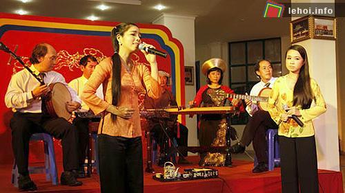 Biểu diễn đờn ca tài tử