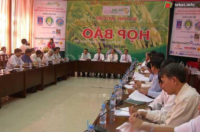 Toàn cảnh buổi họp báo