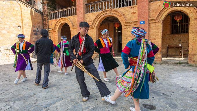 Điểm nhấn của Festival Khèn Mông năm nay sẽ là chương trình chào mừng khai mạc Festival với tựa đề “Thi liên hoan khèn Mông