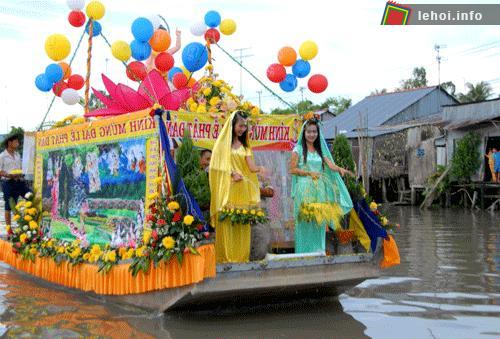 Thuyền hoa Kính mừng Phật đản của chùa Bửu Thọ