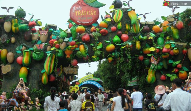 Cổng chào tại Lễ hội trái cây Nam Bộ 2011