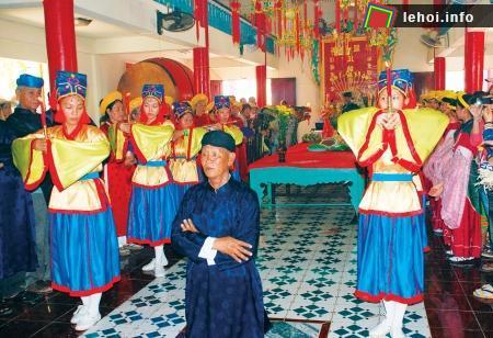 Lễ thỉnh Ông xuống thuyền rồng tại Lễ hội Nghinh Ông
