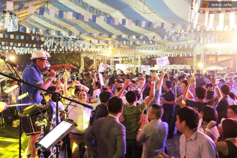 Toàn cảnh lễ hội