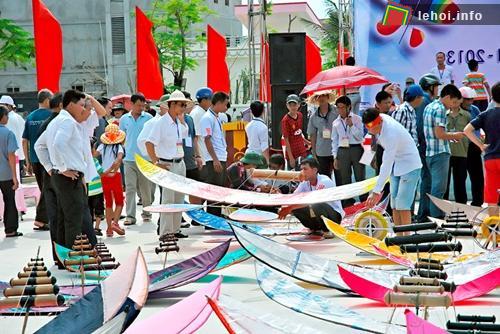 Kiểm tra diều sáo trước cuộc thi