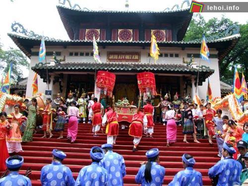 Nghi lễ dâng hương lên các vua Hùng