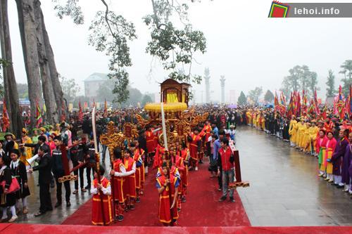 Lễ rước kiệu Văn Đền Mẫu sinh