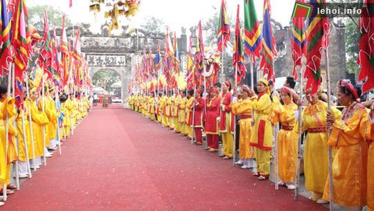 Không khí lễ hội trang nghiêm, thành kính