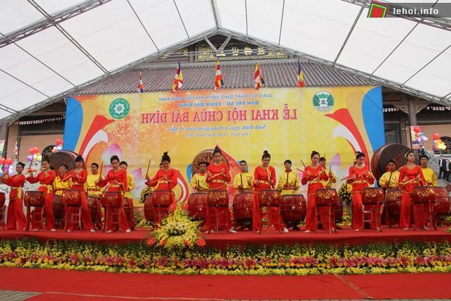 Màn múa trống khai hội