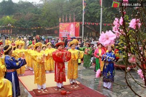 Quang cảnh hội đình Gia Thụy (Hà Nội)