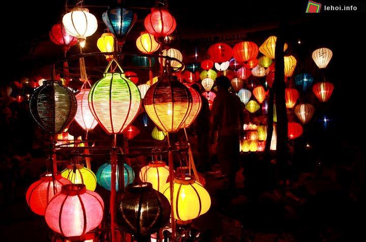 Ngày hội đèn lồng lần thứ V được tổ chức trong dịp Tết Quý Tỵ