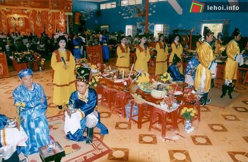 Tưng bừng Lễ rước cá Ông tại