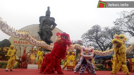 Biểu diễn múa rồng tại lễ kỷ niệm