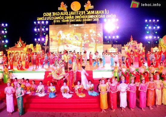 Lễ hội cúng trăng Ok Om Bok