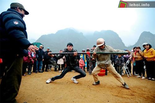 Chơi đẩy gậy của Hoang Van Duong&nbsp;