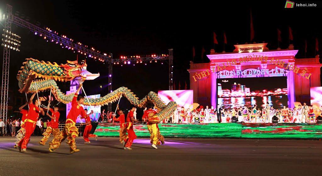 Múa lân trong lễ hội