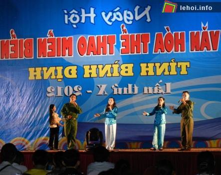 Các đoàn thi văn nghệ với chủ đề: