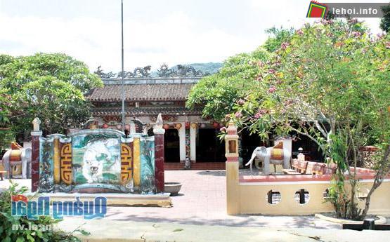 Điện Trường Bà - nơi gắn chặt tình đoàn kết các dân tộc anh em.