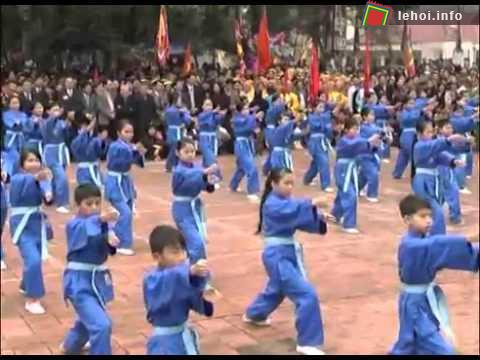 Màn biểu diễn Võ sáo của 100 em học sinh Trường Tiểu học thị trấn Cầu Gồ