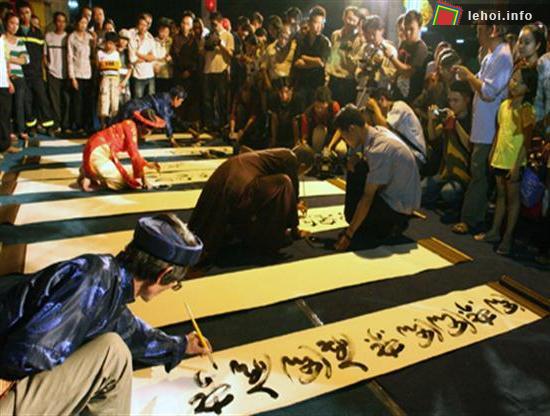 Thi viết thư pháp tại lễ hội Quan Thế Âm Đà Nẵng