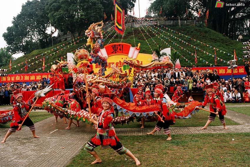 Màn biểu diễn độc đáo trong lễ khai hội