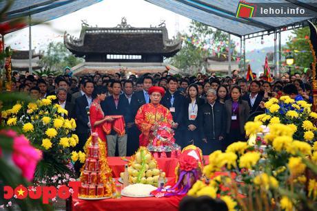 Lễ dâng hương tại Đền Phúc Khánh