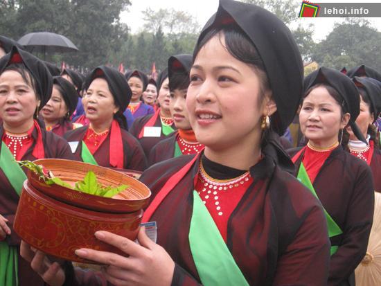 Mời trầu trong hội Lim