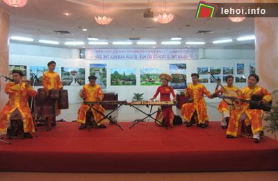 Biểu diễn nhã nhạc cung đình Huế