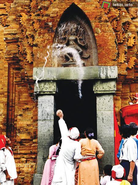 Cưới hỏi của người Chăm Ahiêr và Chăm Awal