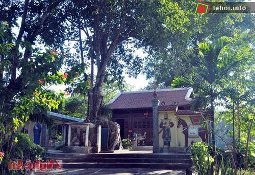 Đền Vạn- Cửa Rào uy nghi, trầm mặc dưới những tán cây cổ thụ