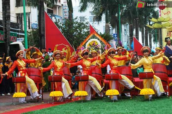 Màn múa trống khai hội