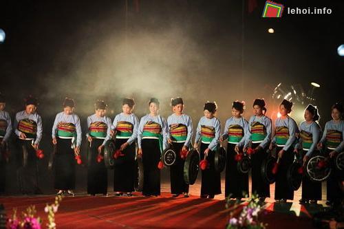 Những tiếng chiêng làm vang động không gian Festival thanh niên các dân tộc Việt Nam