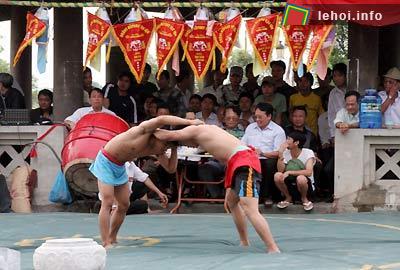 2 tỷ đồng đã được đầu tư chỉnh trang khuôn viên, xây mới sới vật.