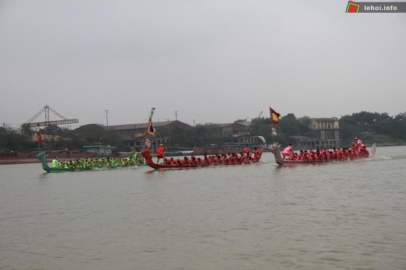 Không khí sôi động trong lễ hội bơi chải