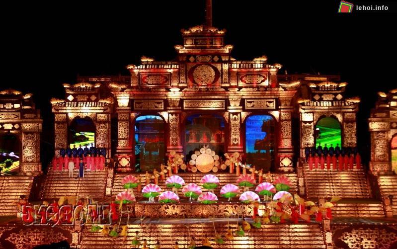 Màn biểu diễn tại lễ khai mạc Festival Huế 2014