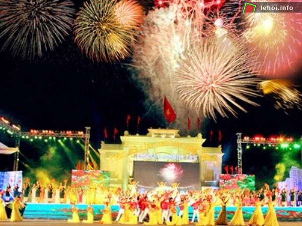 Màn pháo hoa rực sáng trong đêm khai mạc Tuần VHTTDL và Lễ hội Hoa Phượng Đỏ lần II